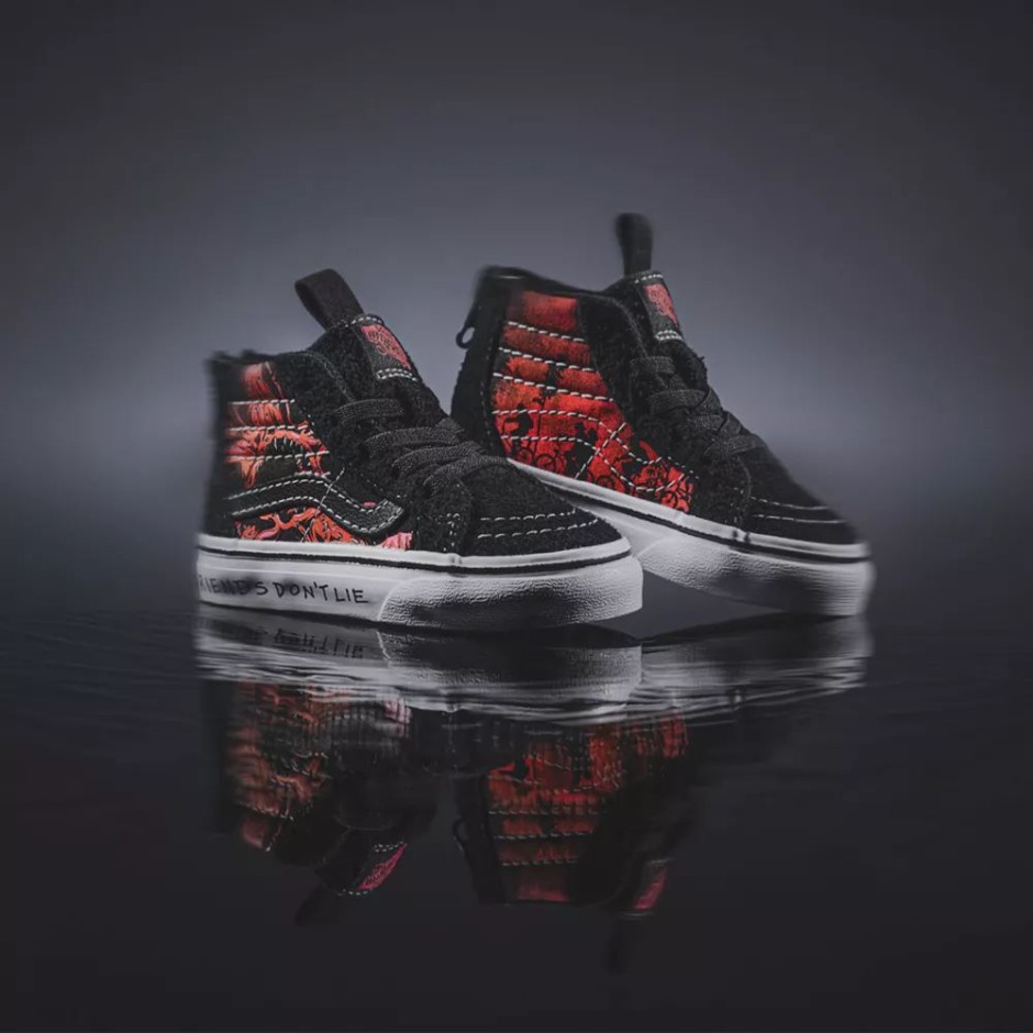 טנדר טנדר X Stranger Things Sk8-hi נעלי Zip (1-4 שנים) שחור-אדום