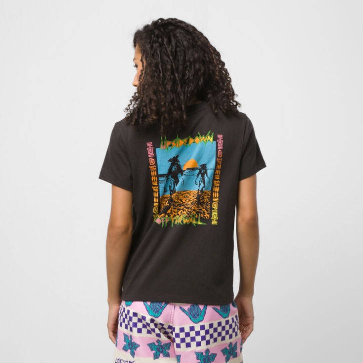 Vans X Stranger Things Surf's הפוך צוות טי שחור